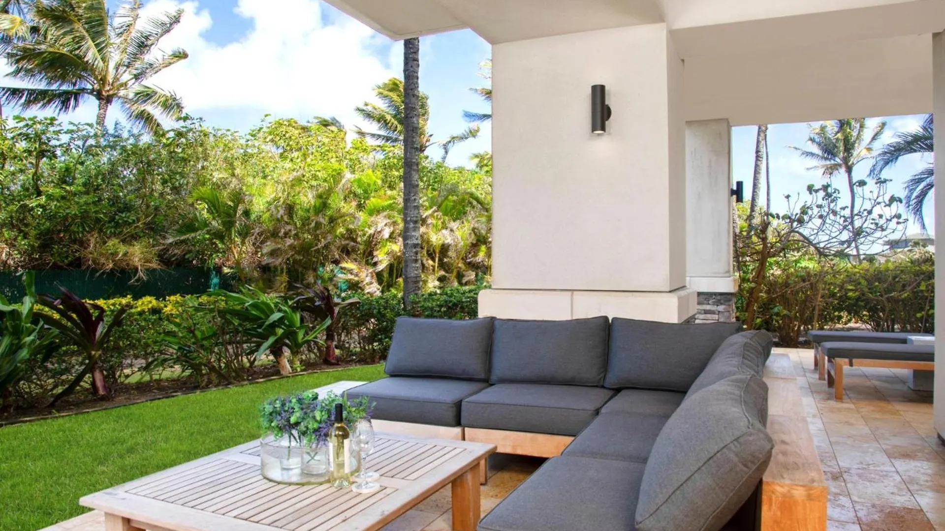 Kbm Resorts Free Car Hale Mala At Montage Kapalua Bay Includes Daily Housekeeping Spa Kahana