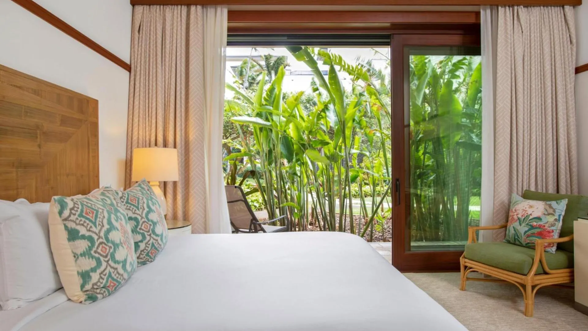 Apartment Kbm Resorts Free Car Hale Mala At Montage Kapalua Bay Includes Daily Housekeeping Spa Kahana
