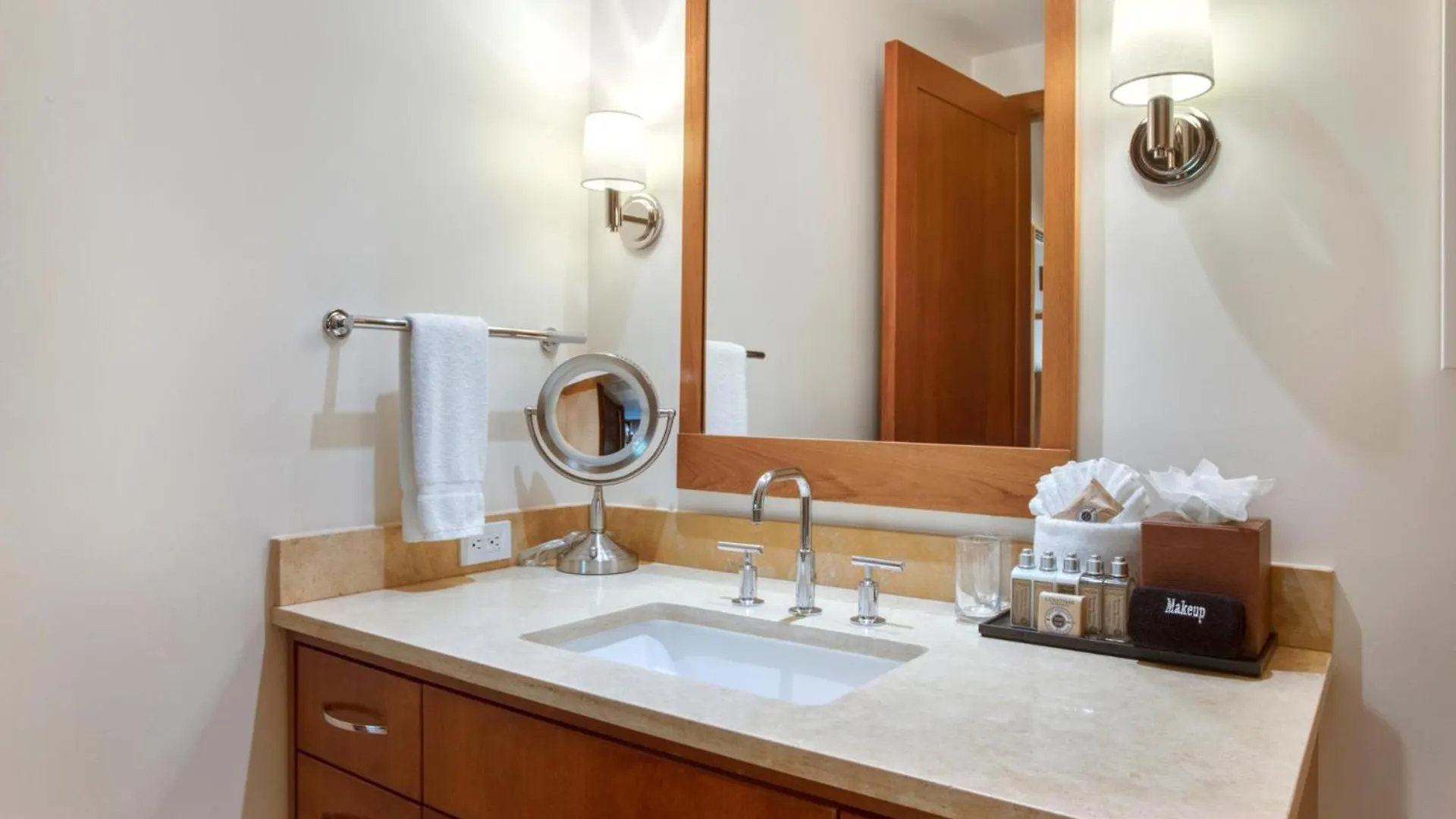 Kbm Resorts Free Car Hale Mala At Montage Kapalua Bay Includes Daily Housekeeping Spa Kahana 0*,  United States